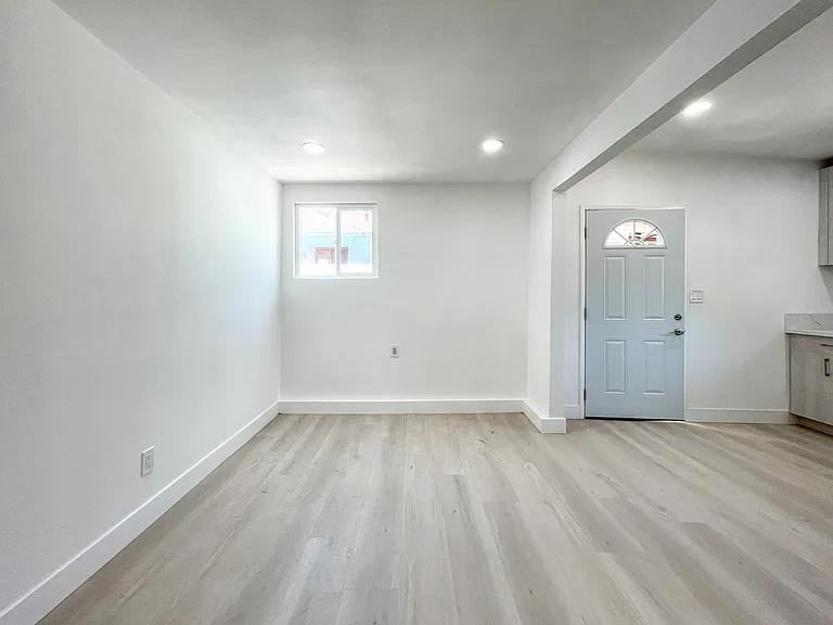 820 Larimore Ave #B — Photo 4