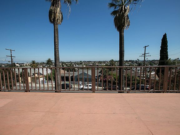 3rd image of 3619 Floral Dr