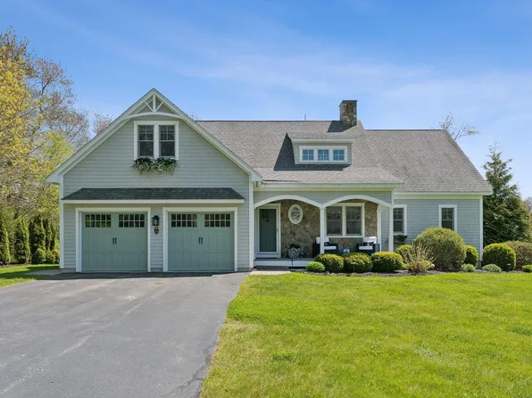 17 Fairway Drive, Kennebunk, ME 04043