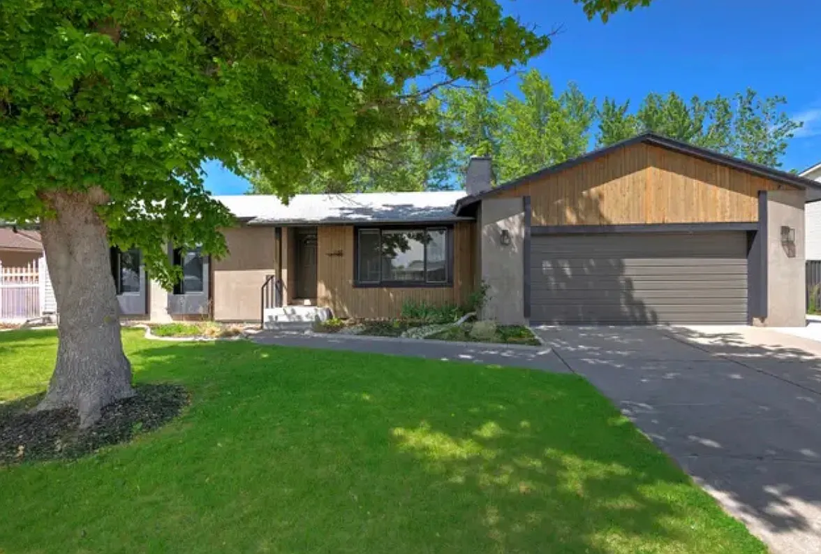 6 bed, 2260 sqft, $4,300 — Photo 1