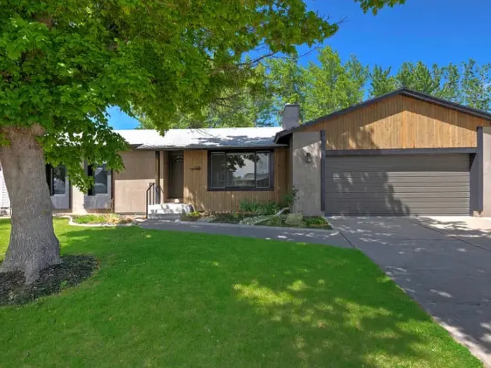 1797 E Ski View Dr