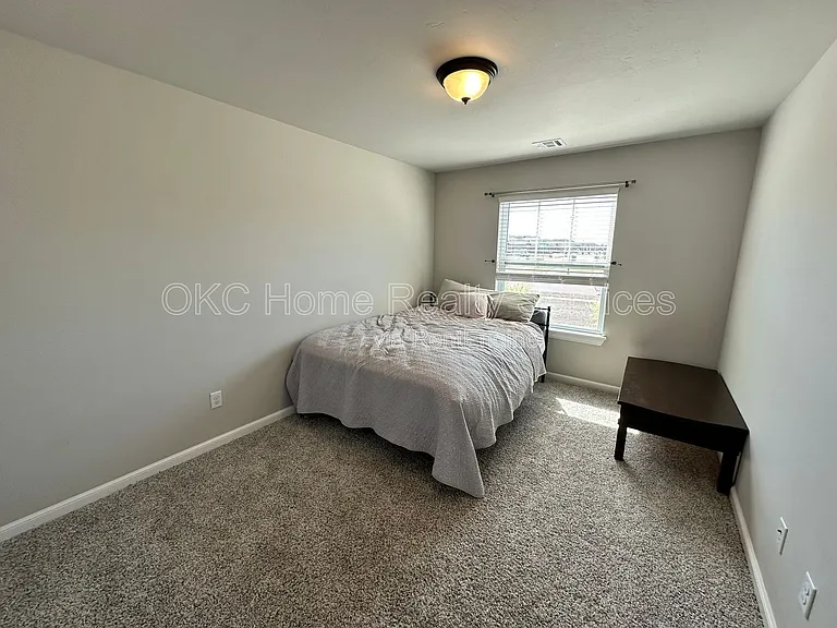7724 Windstone Dr — Photo 2