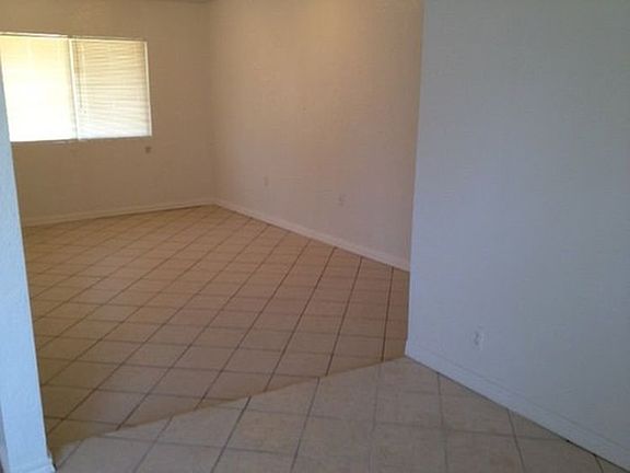 3rd image of 2905 Mandell Cir