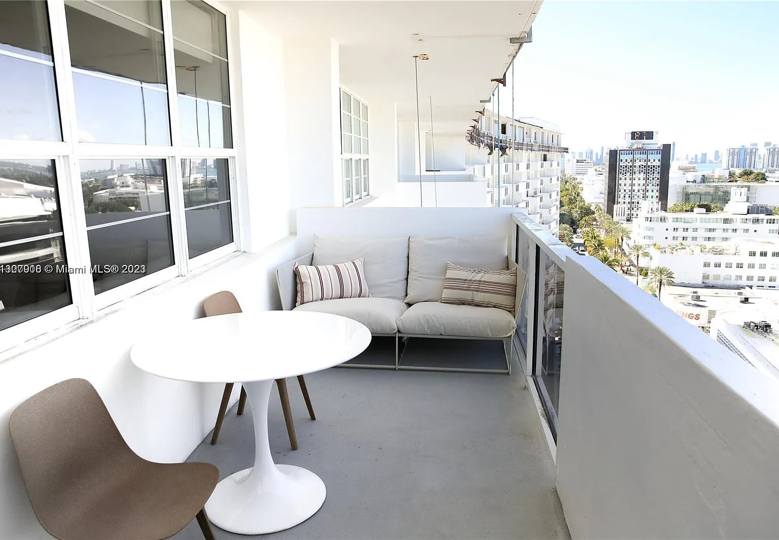 The Decoplage Condo — Photo 4