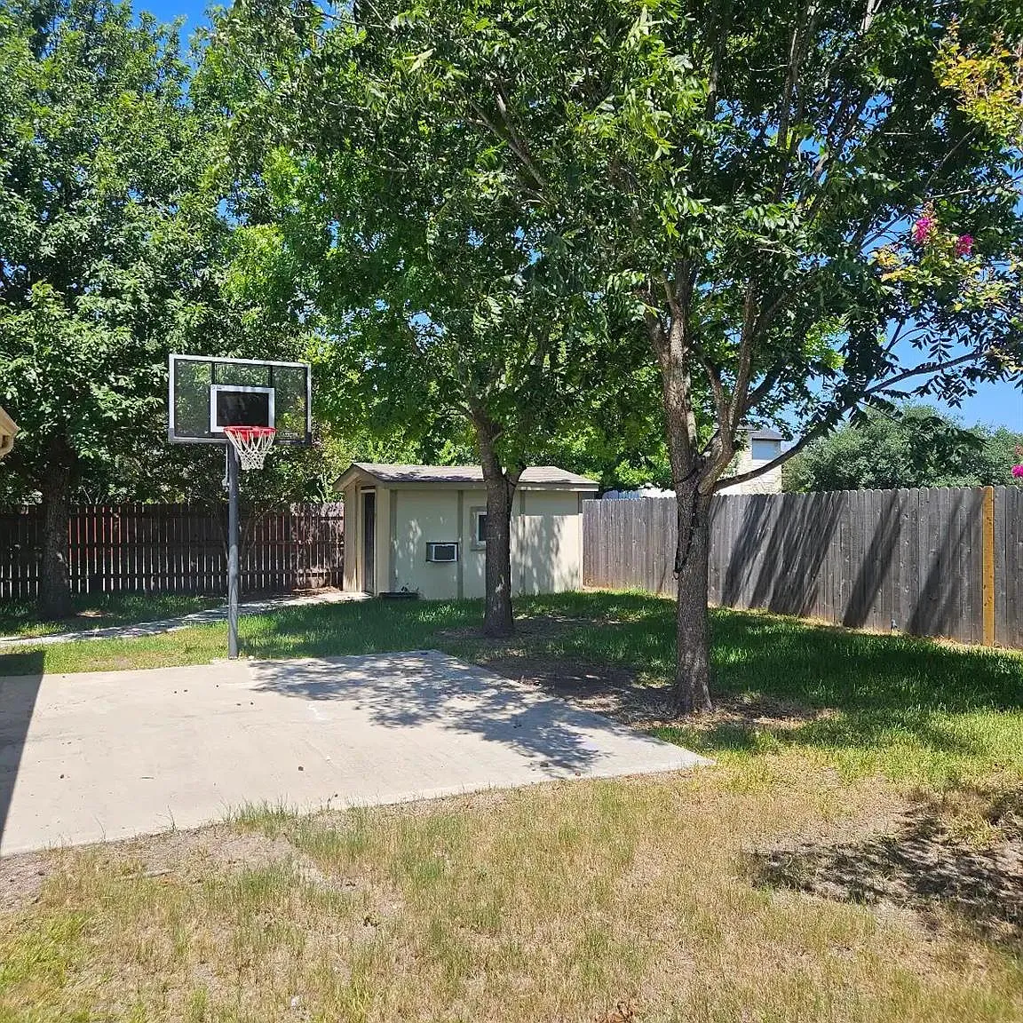 4 bed, 2.0 bath, 1865 sqft, $1,950 — Photo 4