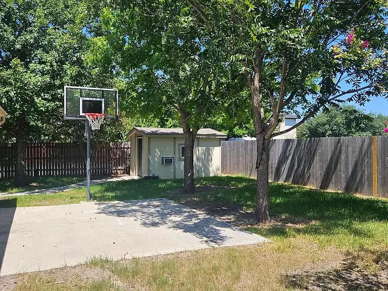 230 Rinehardt St — Photo 4