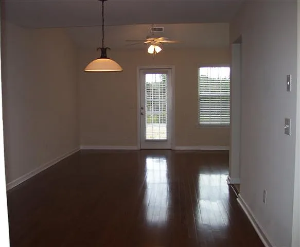 30 Twin Oaks Pl — Photo 2