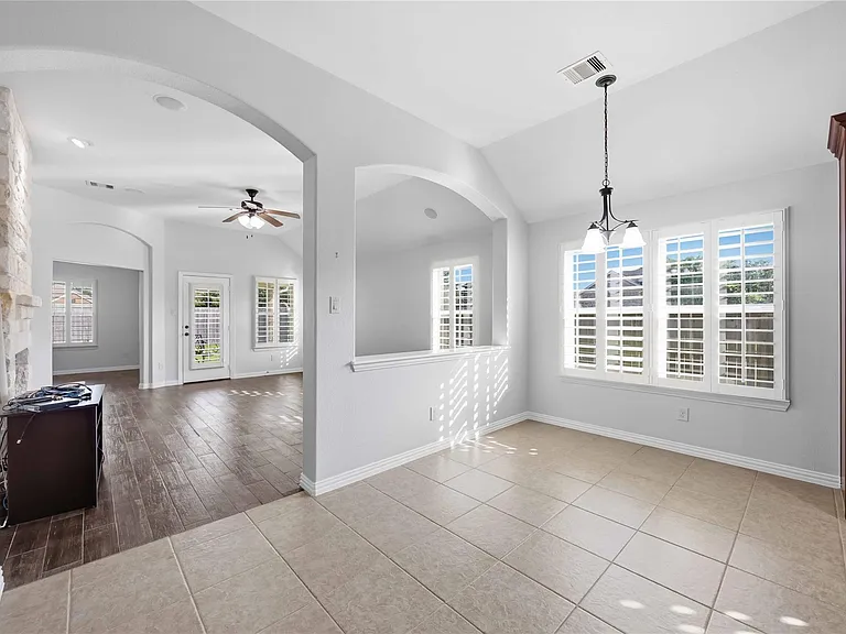 601 Dunlavy Ln — Photo 13