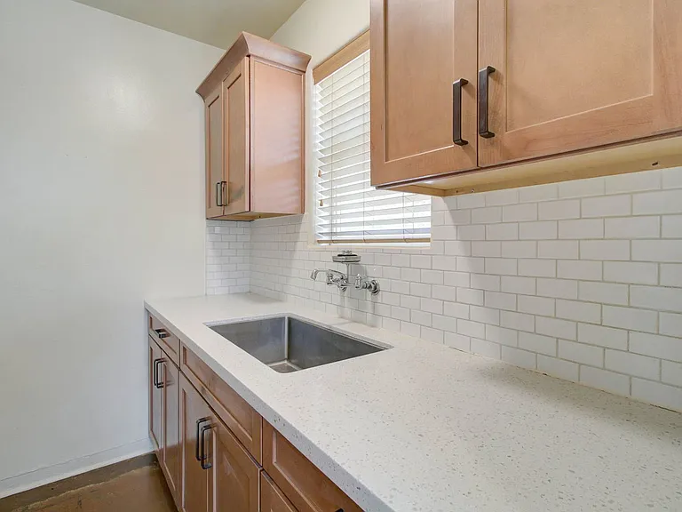 1010 E Coronado Rd — Photo 10