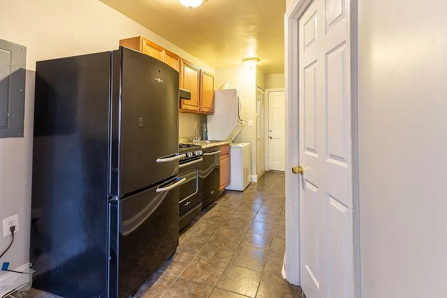 Cozy Condo Near H Street + Parking! — Photo 3