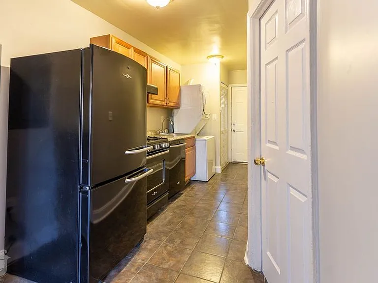 928 19th St NE #4 — Photo 3