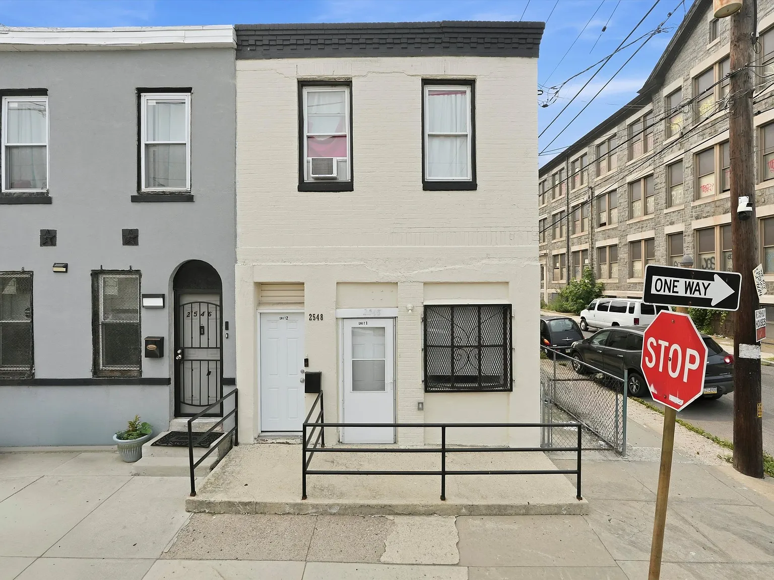 1 bed, 1600 sqft, $1,100 — Photo 1