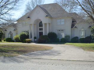 11 Oakhaven Dr, Jackson, TN 38305