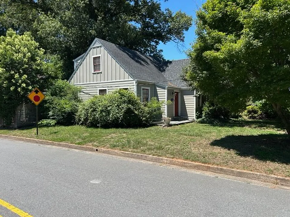 2300 Rosewood Ave