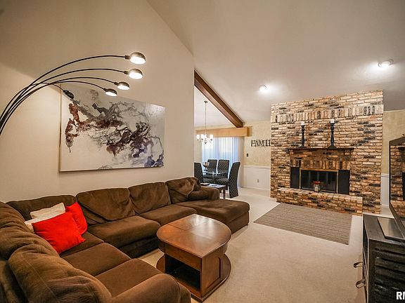 4th image of 610 W Detweiller Dr