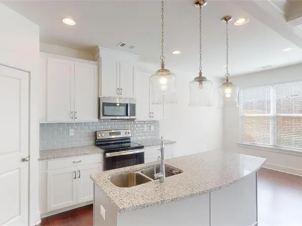 2200 Flying Spur Dr, Lithonia, GA 30058