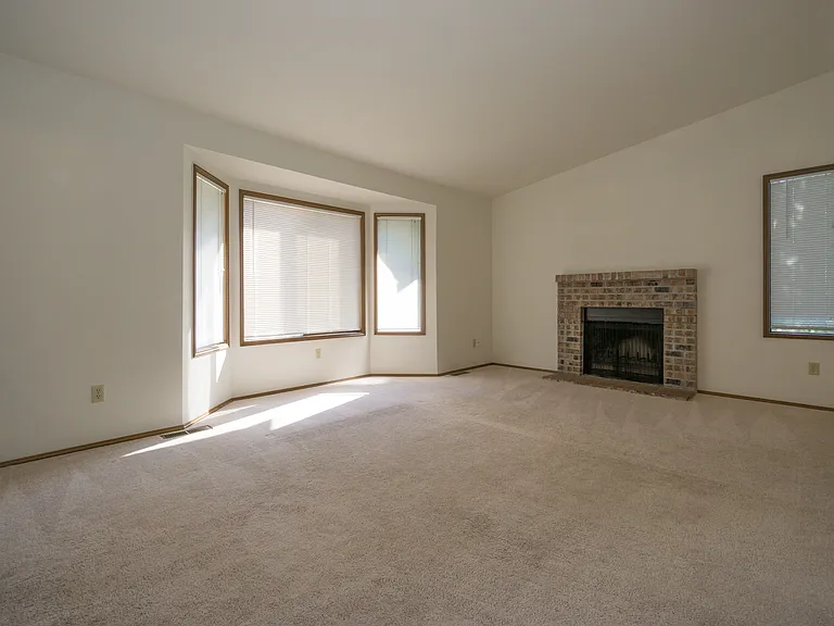 16708 SE 40th Pl — Photo 4