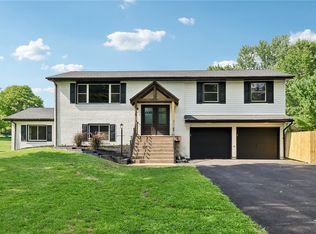 1130 Blue Sky Dr, New Castle, PA 16105