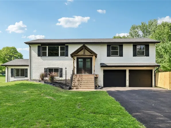 1130 Blue Sky Dr, New Castle, PA 16105