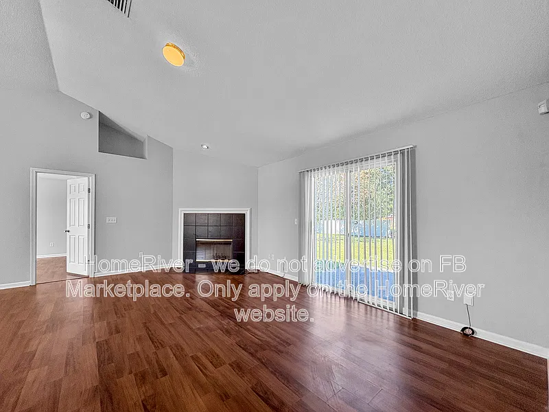 3 bed, 2.0 bath, 1258 sqft, $1,850 — Photo 2
