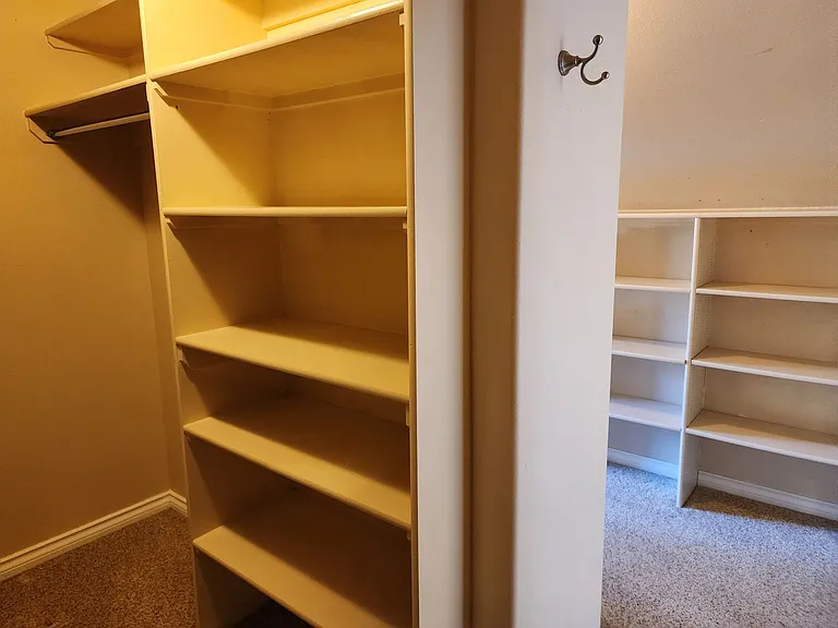 1592 Kingston Way — Photo 30
