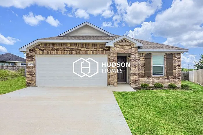 4 bed, 2.0 bath, 1571 sqft, $1,649 — Photo 1