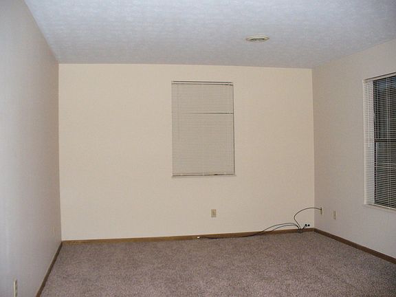 4th image of 124 Mary Lee Dr