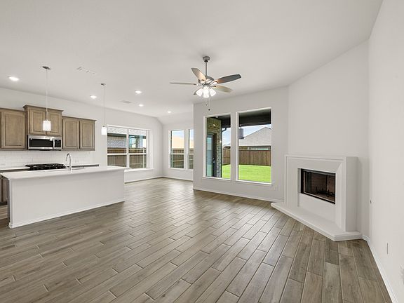 3rd image of 10369 Tapioca St