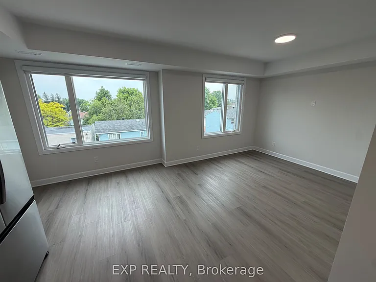 258 Montfort St — Photo 9