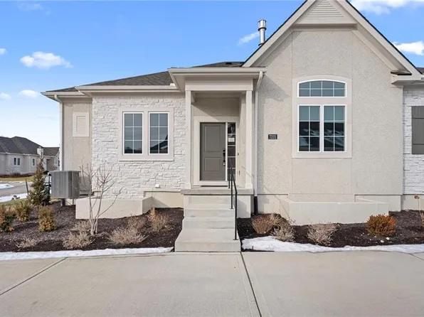 7221 Allman Dr, Shawnee, KS 66217
