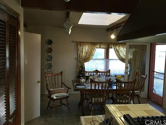 3rd image of 611 E Queen St