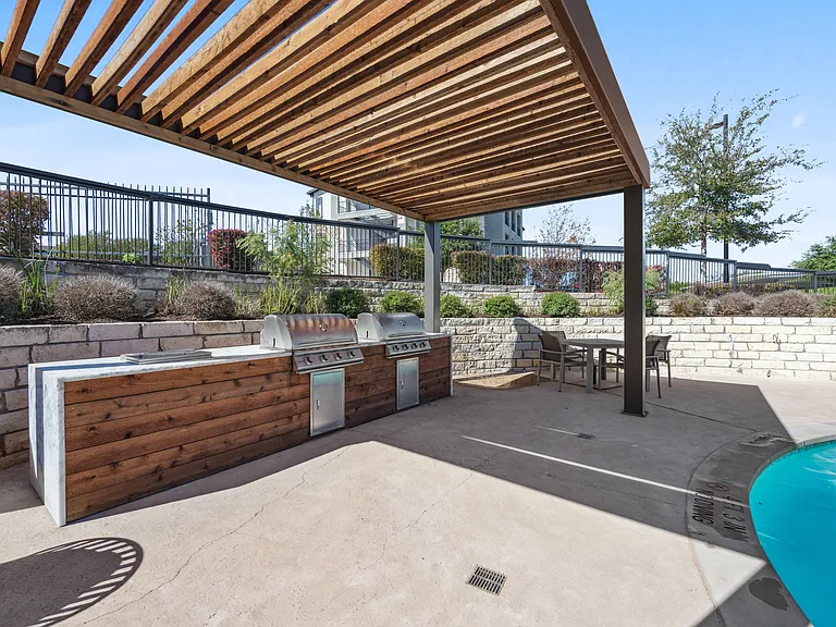 Radius on Grove — Photo 34