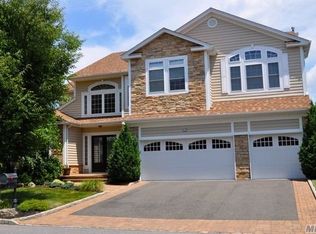 17 Pondview, Saint James, NY 11780