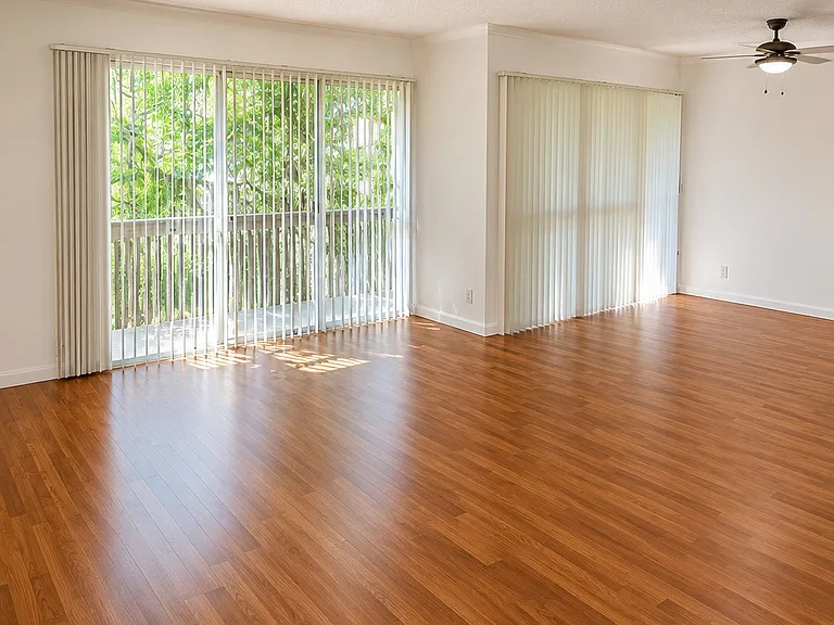 Solano Apartments — Photo 35