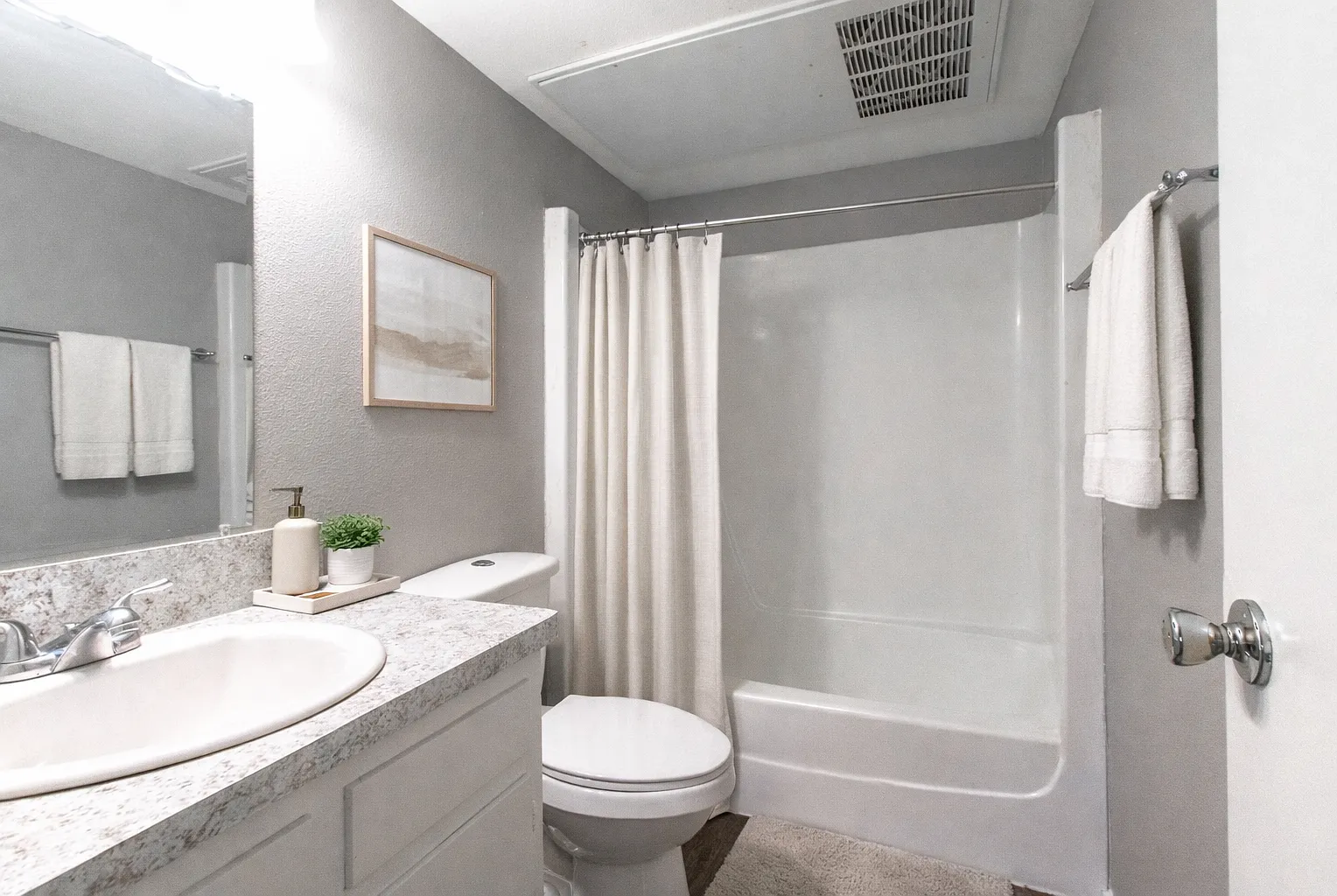 Bellaire Apartments — Photo 4