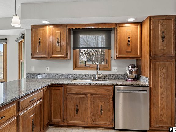 4th image of 820 W Chadderton Dr