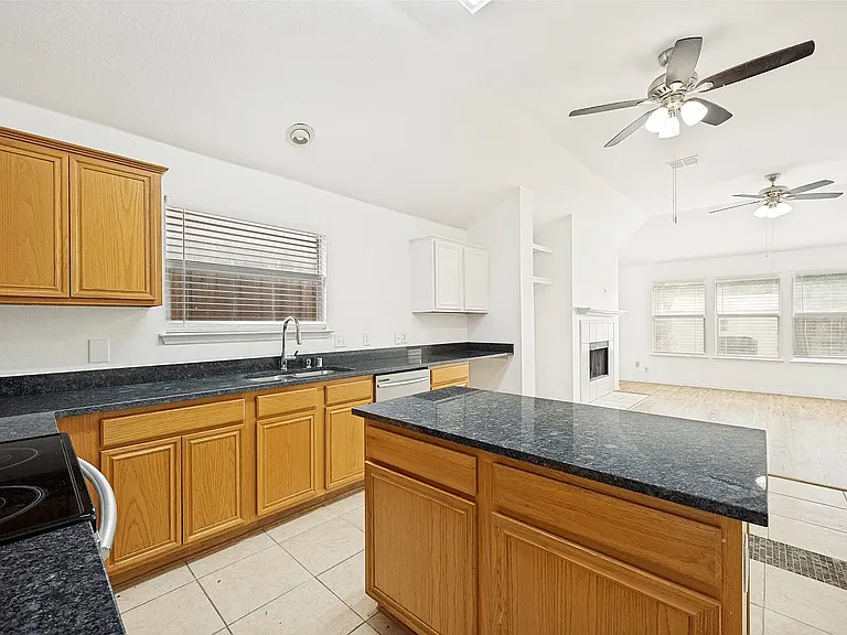 202 Trenton Dr — Photo 13