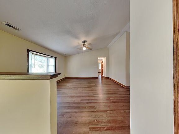 5th image of 3150 River Birch Dr