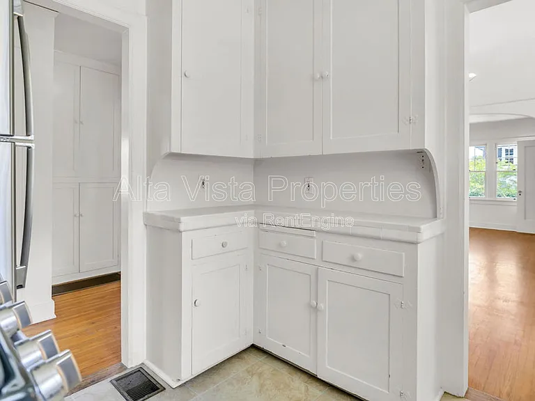 301 Brookes Ave — Photo 16