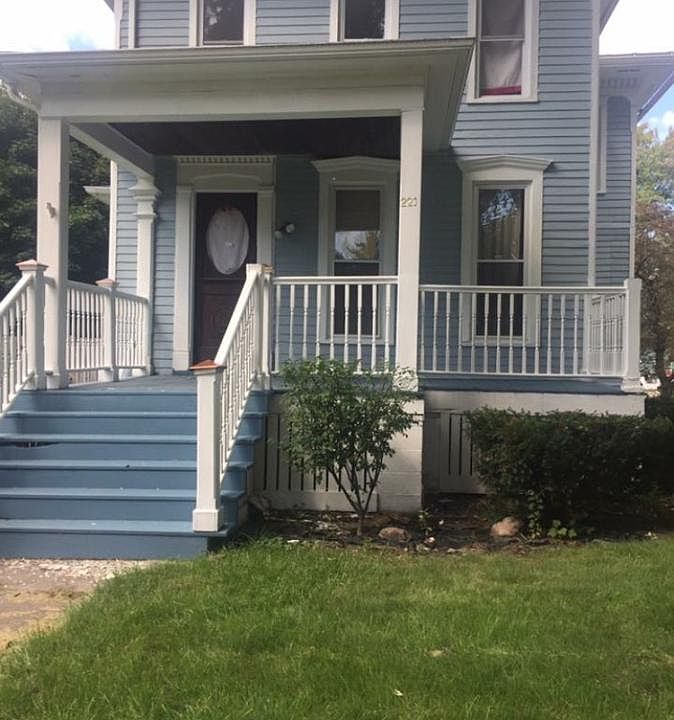 1st image of 221 N Oakley St