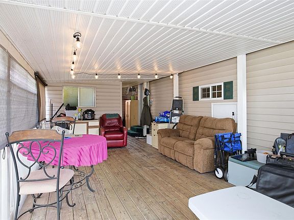4th image of 2118 Buttle Lake Way