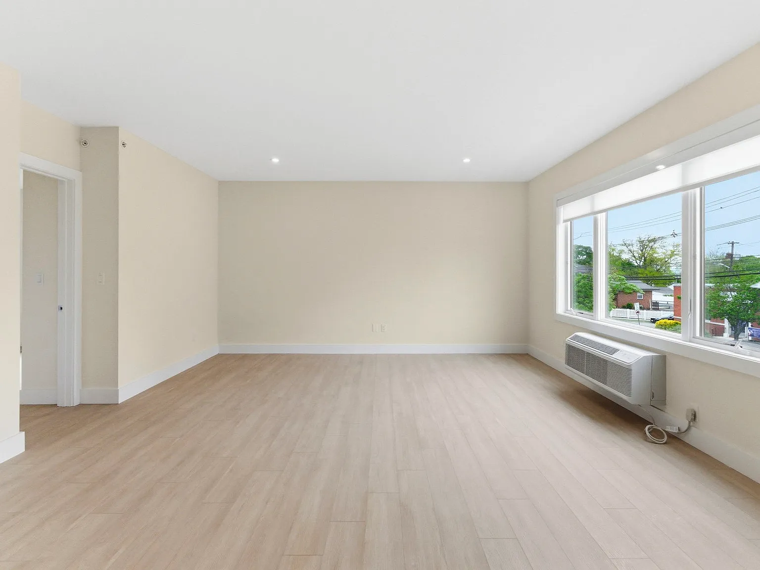 2 bed, 1100 sqft, $3,150 — Photo 3