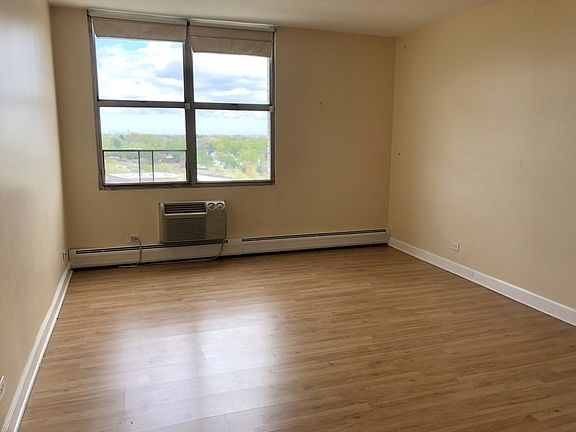 5th image of 33 N Main St APT 10J