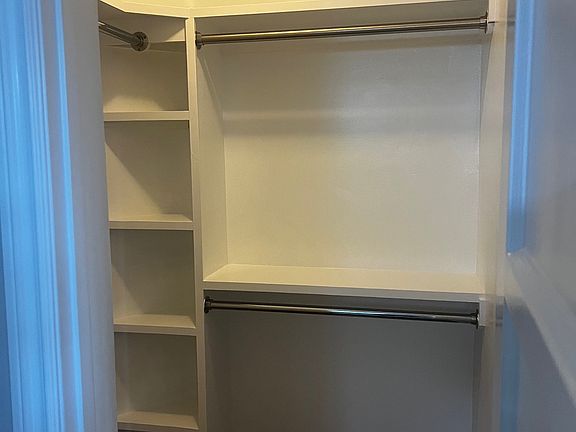 5th image of 1021 N Doheny Dr APT 9