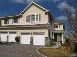 14 Schindler Ct, Upper Saddle River, NJ 07458