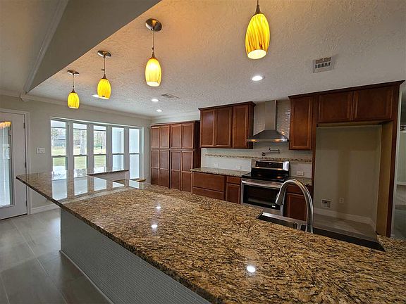 3rd image of 433 W Pineshadows Dr