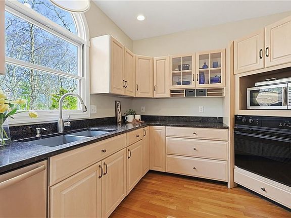 5th image of 54 Paine Rd