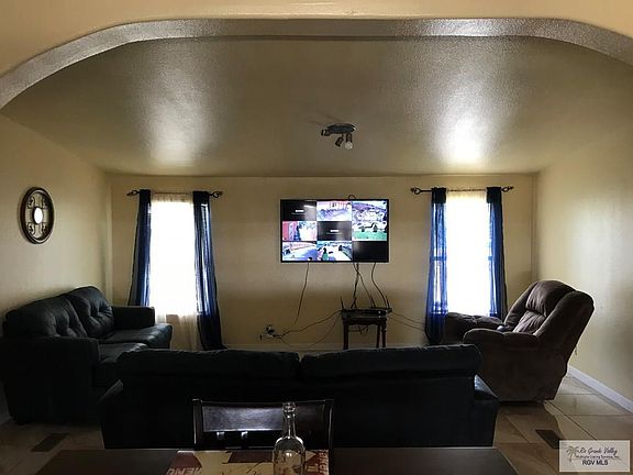 3rd image of 9445 Buena Vista St