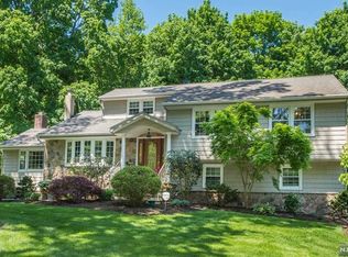 589 Cresthaven Rd, Wyckoff, NJ 07481