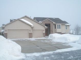 7208 W Lancaster Cir, Sioux Falls, SD 57106